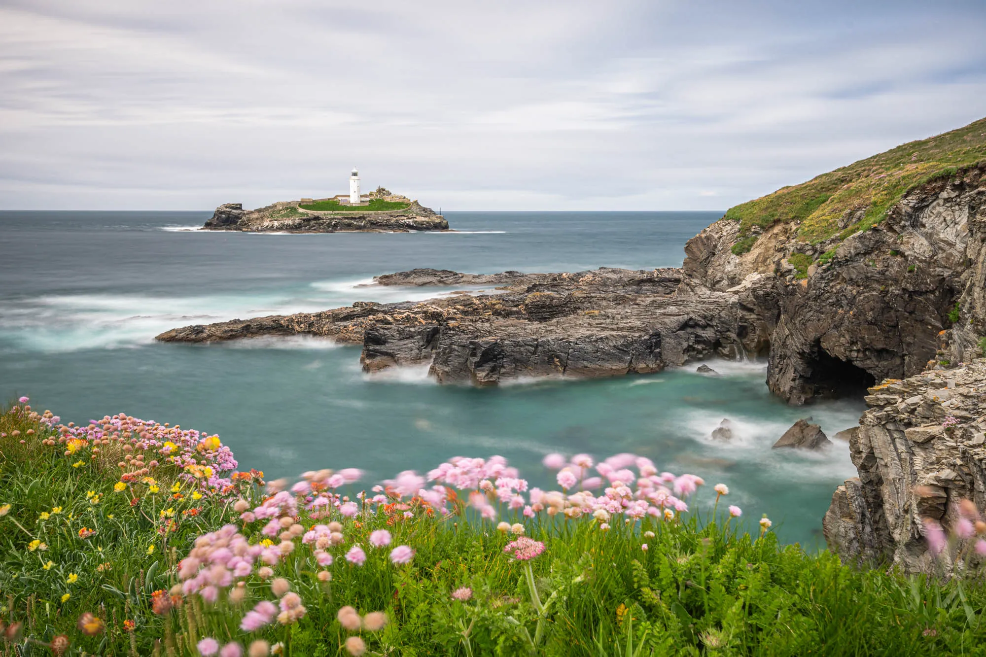 Leuchtturm in Cornwall im Frühling